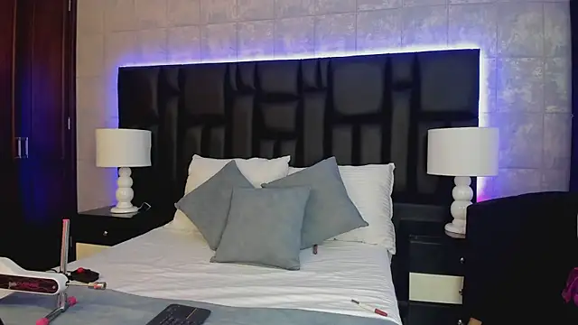 MiaSweeths online show from 01.22.25