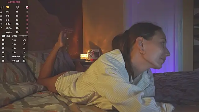 Snapshot of naiviv chatting on 02.24.25 naiviv online show from 02.24.25