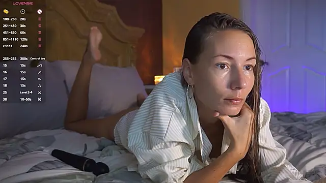 Snapshot of naiviv chatting on 03.11.25 naiviv online show from 03.11.25