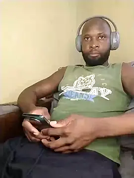 Snapshot of Stallion100 chatting on 12.21.24 Stallion100 online show from 12.21.24