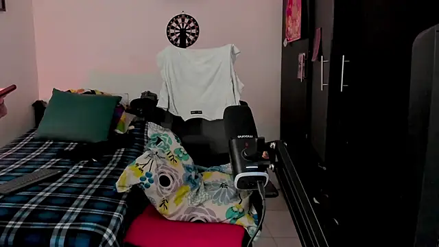 Snapshot of Ivano_joness chatting on 11.17.25 Ivano joness online show from 11.17.25