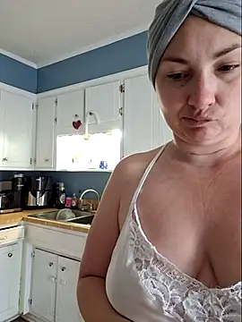 Snapshot of MilfyMrsRobinson chatting on 05.25.26 MilfyMrsRobinson online show from 05.25.26