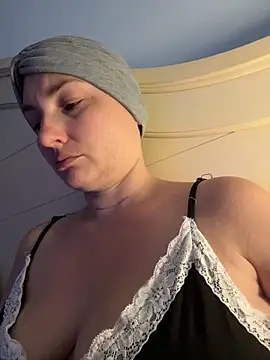 Snapshot of MilfyMrsRobinson chatting on 05.26.26 MilfyMrsRobinson online show from 05.26.26