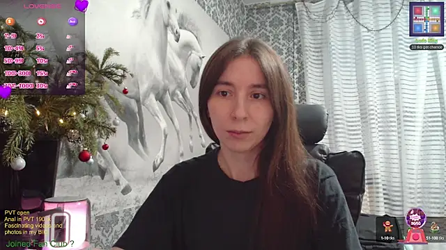 Snapshot of Wowpornoo chatting on 12.17.24 Wowpornoo online show from 12.17.24