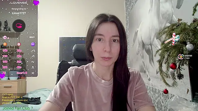 Snapshot of Wowpornoo chatting on 01.01.25 Wowpornoo online show from 01.01.25