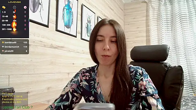 Snapshot of Wowpornoo chatting on 03.18.25 Wowpornoo online show from 03.18.25