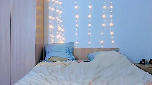 Snapshot of evelinal_ove chatting on 02.13.25 evelinal ove online show from 02.13.25