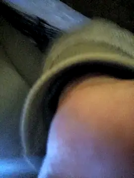 Snapshot of ListedLoin chatting on 01.04.25 ListedLoin online show from 01.04.25