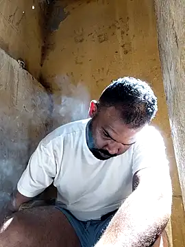 Snapshot of ListedLoin chatting on 10.06.25 ListedLoin online show from 10.06.25