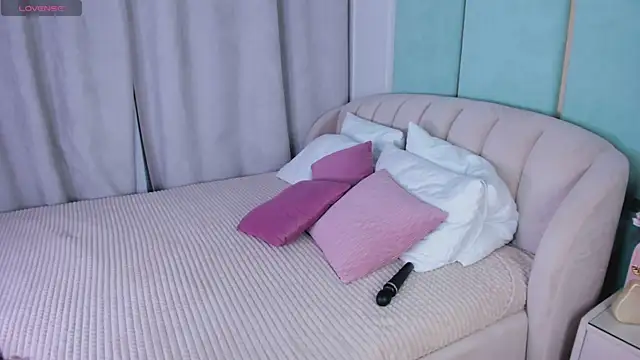 Love is Lola online show from 01.10.25