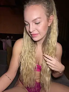 Snapshot of ChiaraVixen chatting on 12.10.24 ChiaraVixen online show from 12.10.24