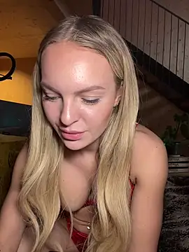 Snapshot of ChiaraVixen chatting on 12.16.24 ChiaraVixen online show from 12.16.24