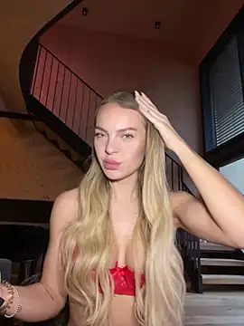 Snapshot of ChiaraVixen chatting on 01.03.25 ChiaraVixen online show from 01.03.25