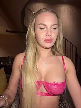 Snapshot of ChiaraVixen chatting on 01.28.25 ChiaraVixen online show from 01.28.25