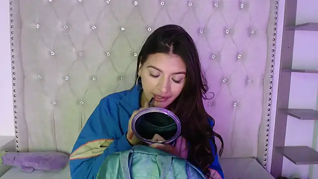 Abril Squirt online show from 09.10.25