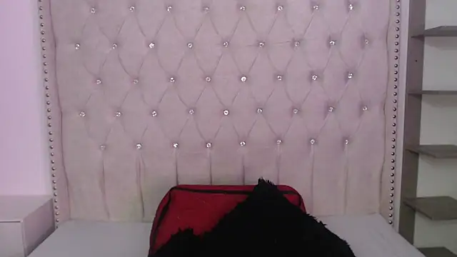 Abril Squirt online show from 12.18.25