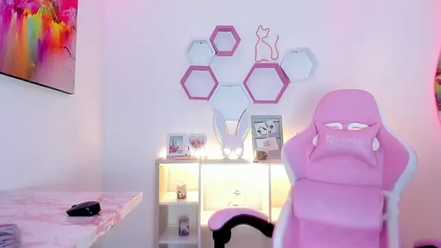 Snapshot of Malu_M chatting on 03.10.25 Malu M online show from 03.10.25