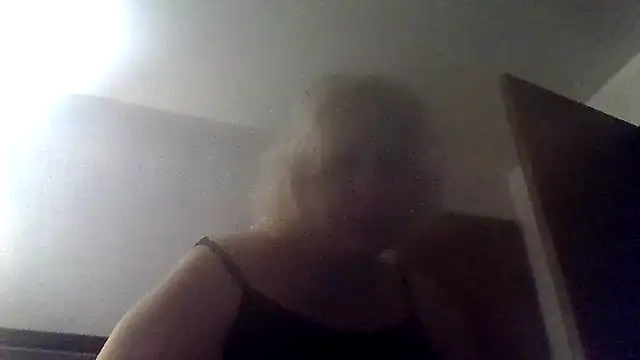 Snapshot of Icedcoffee2024 chatting on 10.15.25 Icedcoffee2024 online show from 10.15.25