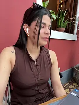 Snapshot of DaryRos chatting on 05.26.26 DaryRos online show from 05.26.26
