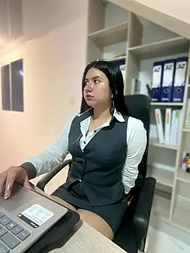 VAL PRINCESS online show from 10.21.25