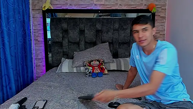 Snapshot of Juva___ chatting on 02.23.25 Juva online show from 02.23.25