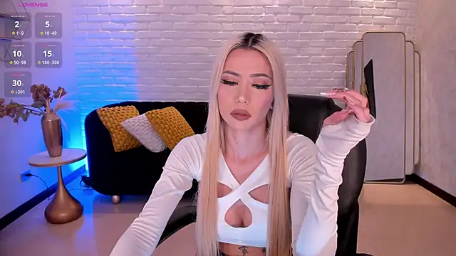 HannaConnor  online show from 09.21.25