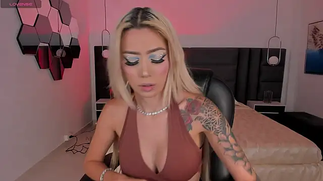 HannaConnor  online show from 09.24.25