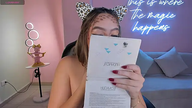 BellaRose X online show from 10.31.25