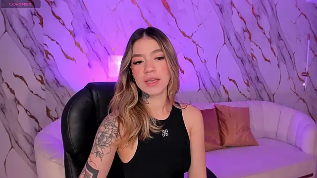 ViolettHansson online show from 09.13.25