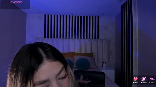 ViolettHansson online show from 04.17.26