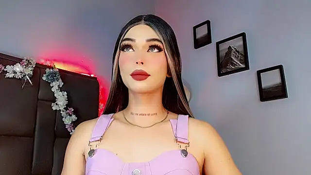 Snapshot of Marian_LV chatting on 09.20.25 Marian LV online show from 09.20.25