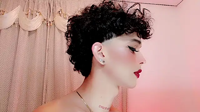 Snapshot of Marian_LV chatting on 12.14.25 Marian LV online show from 12.14.25