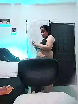 Snapshot of lunanataly chatting on 01.28.25 lunanataly online show from 01.28.25