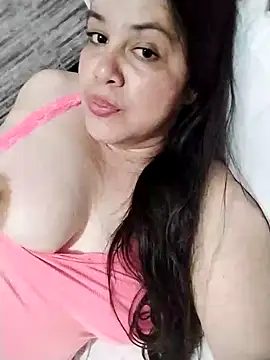 Snapshot of lunanataly chatting on 02.19.25 lunanataly online show from 02.19.25