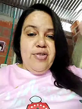 Snapshot of lunanataly chatting on 11.19.25 lunanataly online show from 11.19.25