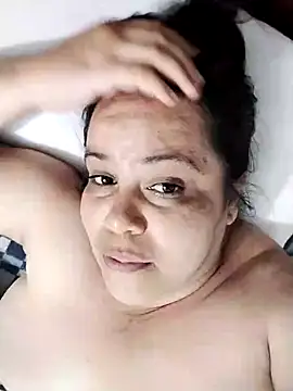 Snapshot of lunanataly chatting on 11.24.25 lunanataly online show from 11.24.25