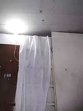 Snapshot of lunanataly chatting on 11.30.25 lunanataly online show from 11.30.25