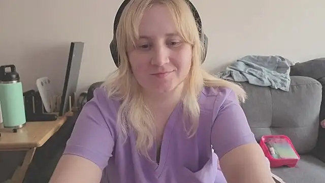 Snapshot of Glitch_Witch chatting on 07.18.26 Glitch Witch online show from 07.18.26
