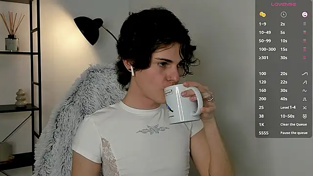 Snapshot of little_femb0y chatting on 02.25.26 little femb0y online show from 02.25.26