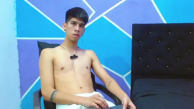 Snapshot of jhony-sex chatting on 12.12.24 jhony-sex online show from 12.12.24