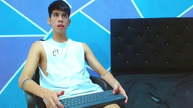 Snapshot of jhony-sex chatting on 12.20.24 jhony-sex online show from 12.20.24