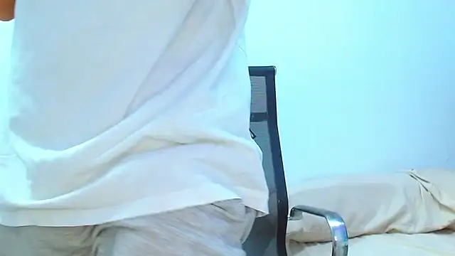 Snapshot of jhony-sex chatting on 03.18.25 jhony-sex online show from 03.18.25