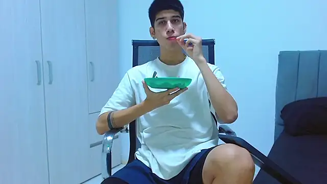 Snapshot of jhony-sex chatting on 09.18.25 jhony-sex online show from 09.18.25