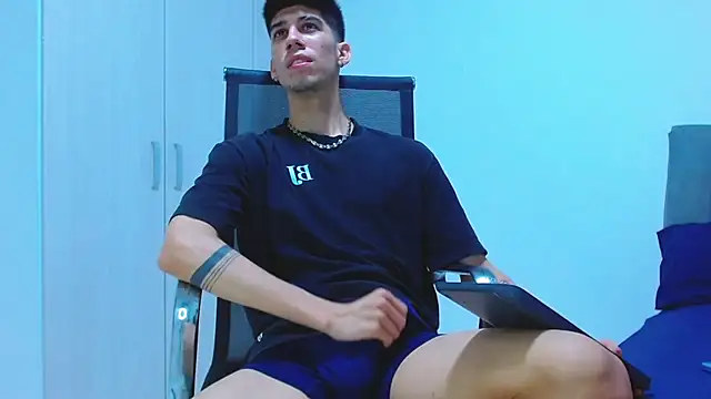 Snapshot of jhony-sex chatting on 10.31.25 jhony-sex online show from 10.31.25