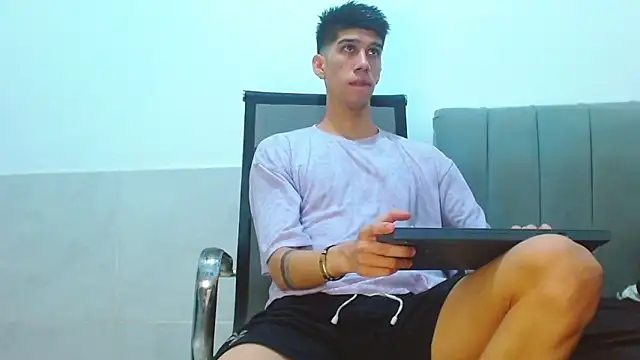 Snapshot of jhony-sex chatting on 06.03.26 jhony-sex online show from 06.03.26