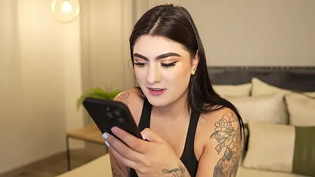 IrisBaker online show from 01.18.26