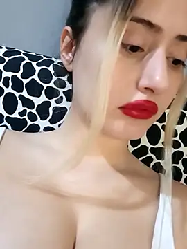 Snapshot of afrodizyak chatting on 02.19.25 afrodizyak online show from 02.19.25