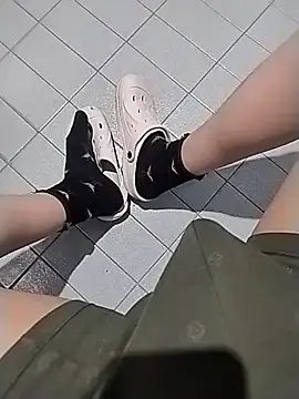 Snapshot of Efhesa6x chatting on 09.18.25 Efhesa6x online show from 09.18.25