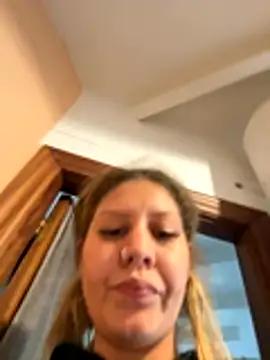 Snapshot of andreinitahg chatting on 10.11.25 andreinitahg online show from 10.11.25