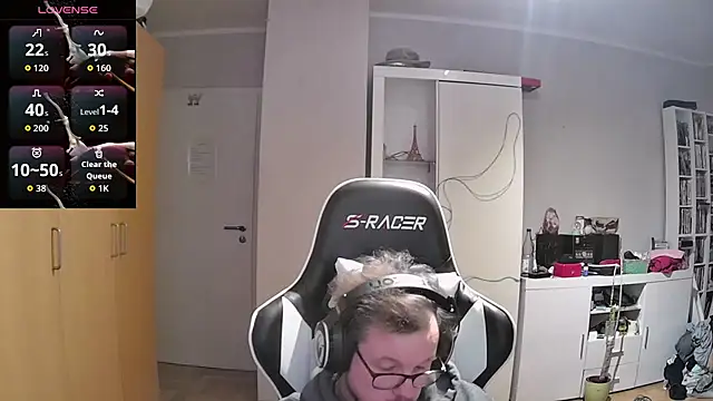 larsgessner30 online show from 10.19.25